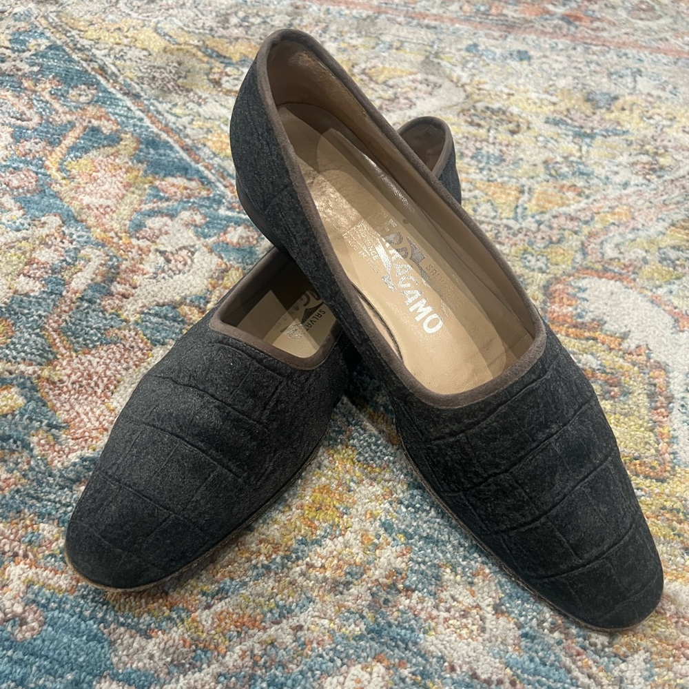 VINTAGE SALVATORE FERRAGAMO velvet textured flats
